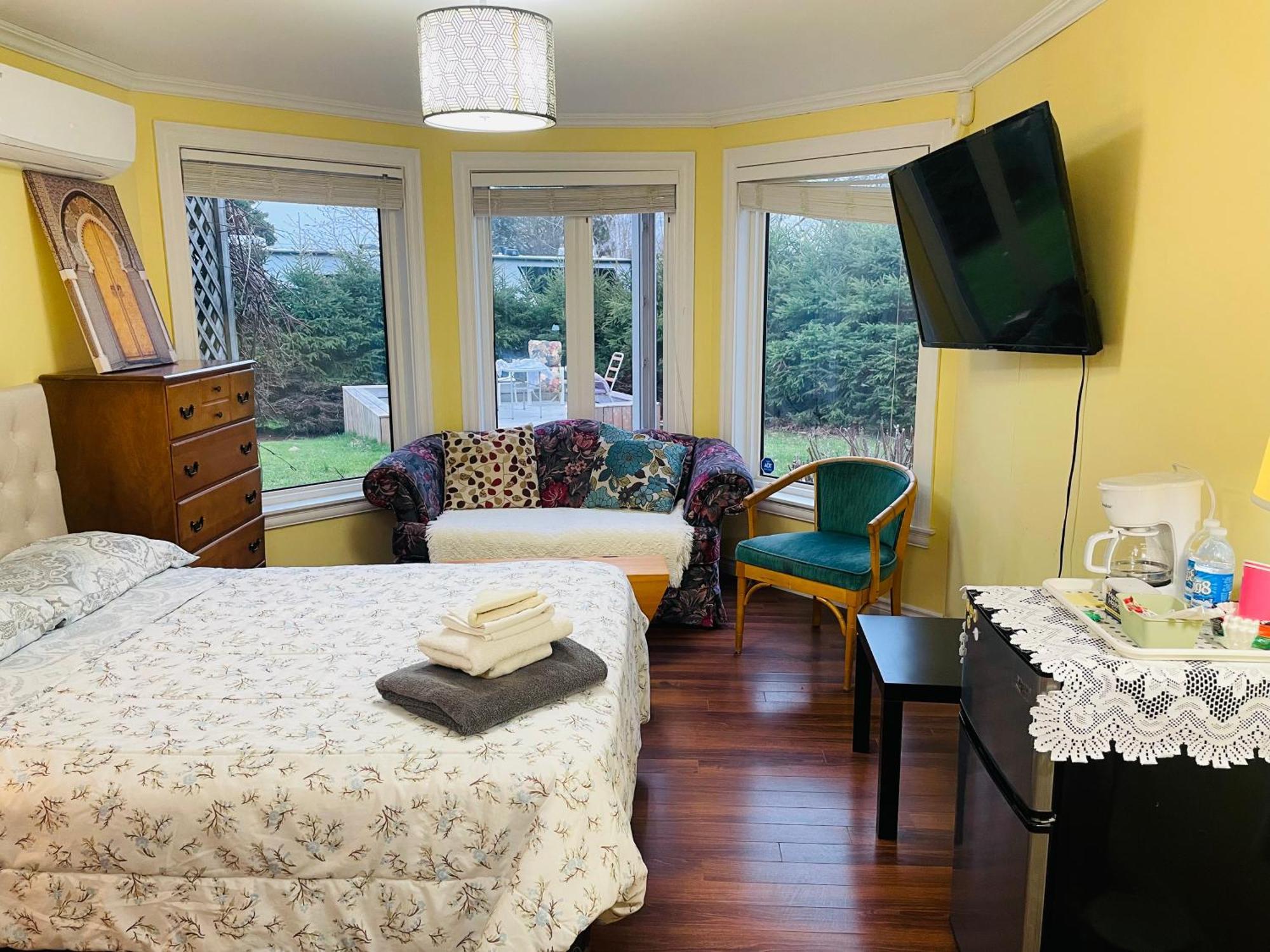 Hotel Lily'S Garden à Charlottetown Extérieur photo
