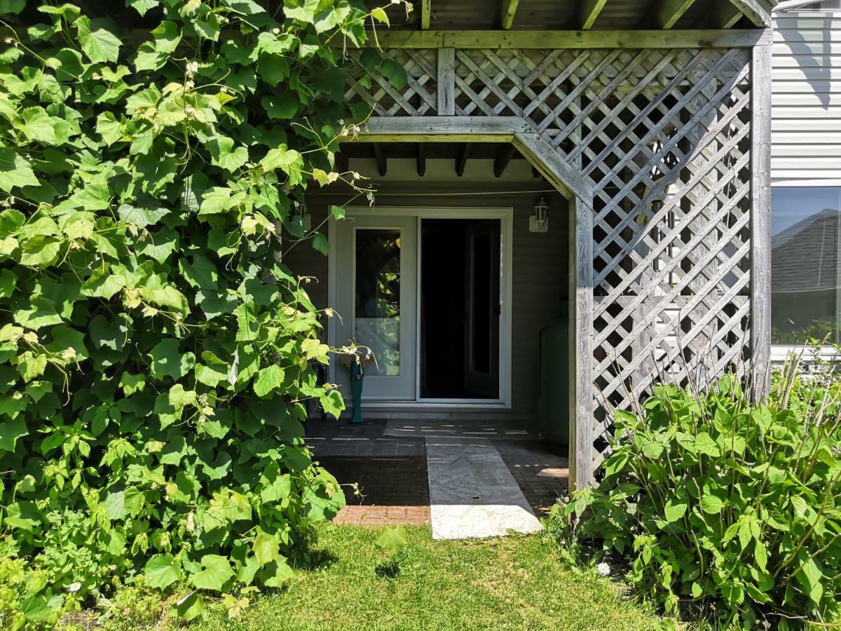 Hotel Lily'S Garden à Charlottetown Extérieur photo