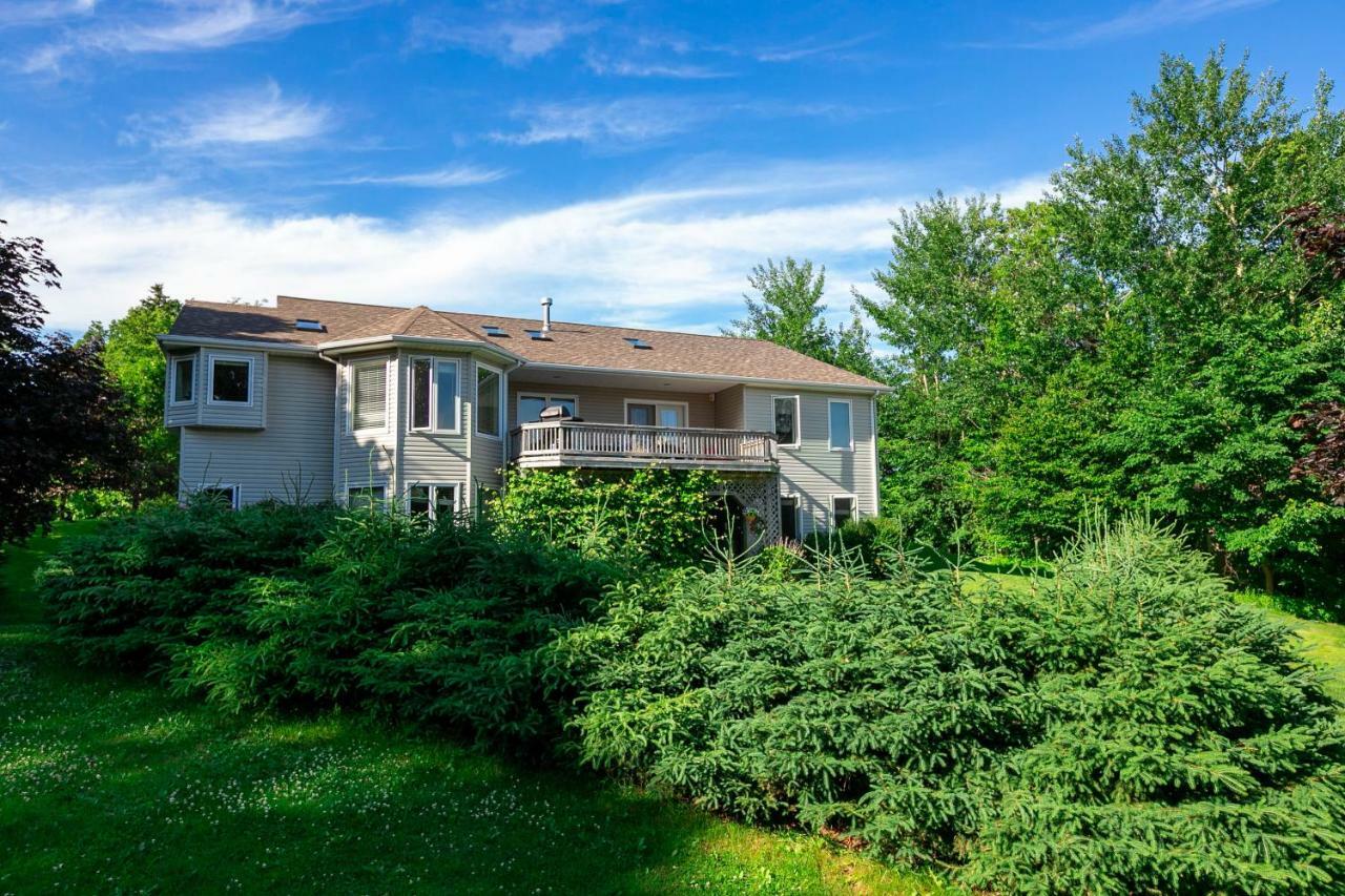 Hotel Lily'S Garden à Charlottetown Extérieur photo
