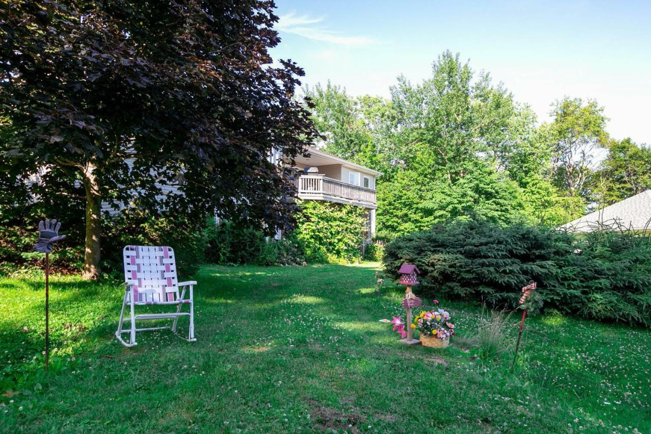 Hotel Lily'S Garden à Charlottetown Extérieur photo